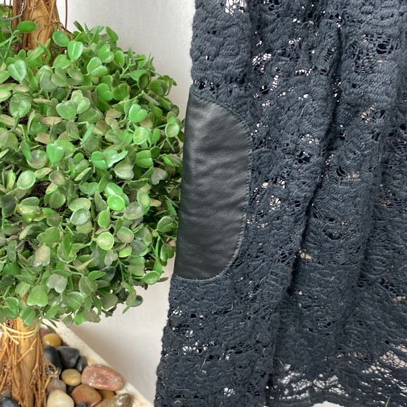 Juicy Couture Black Sheer Crochet Lace Long Sleeve Blouse Top M - Picture 4 of 7